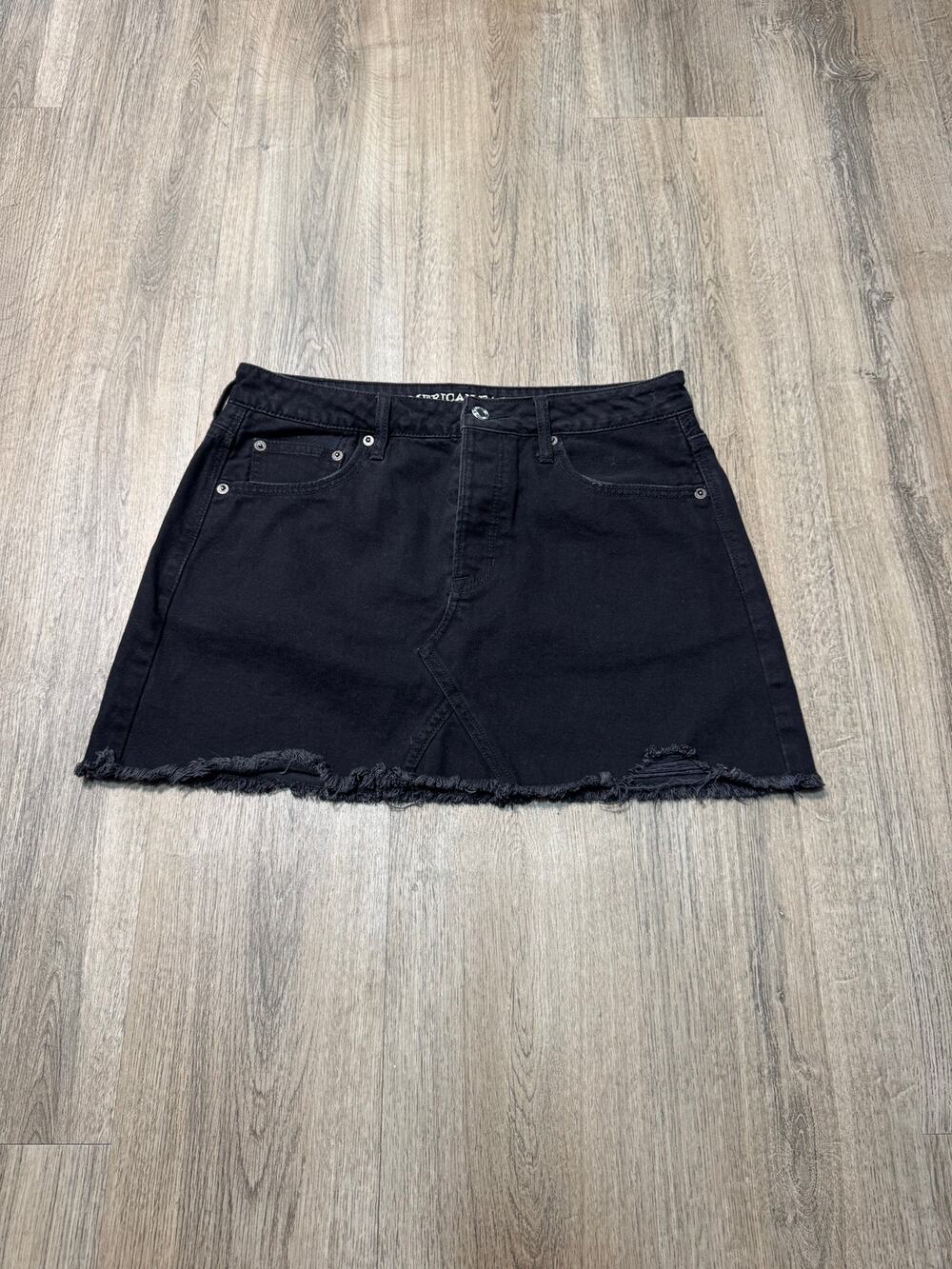 American Eagle Women's Black Distressed Mini Skirt